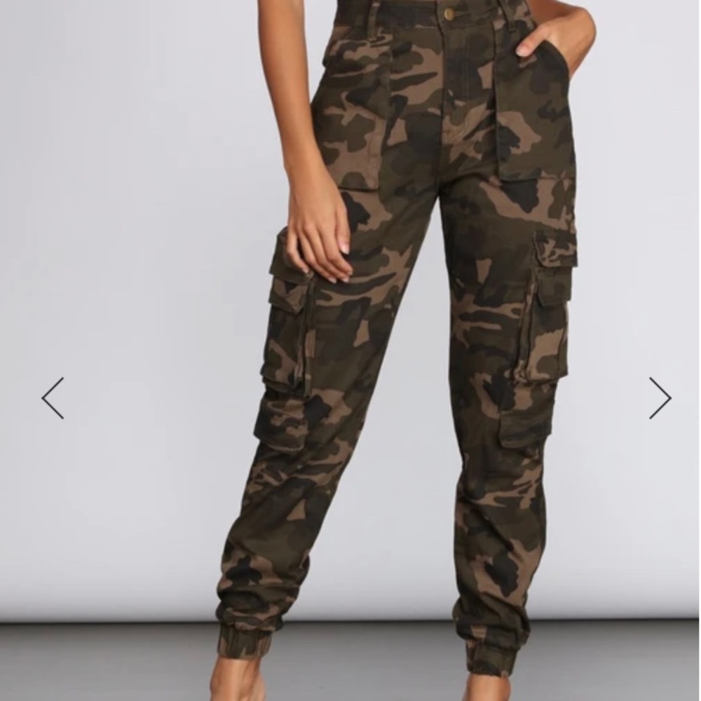Camo pants🦋